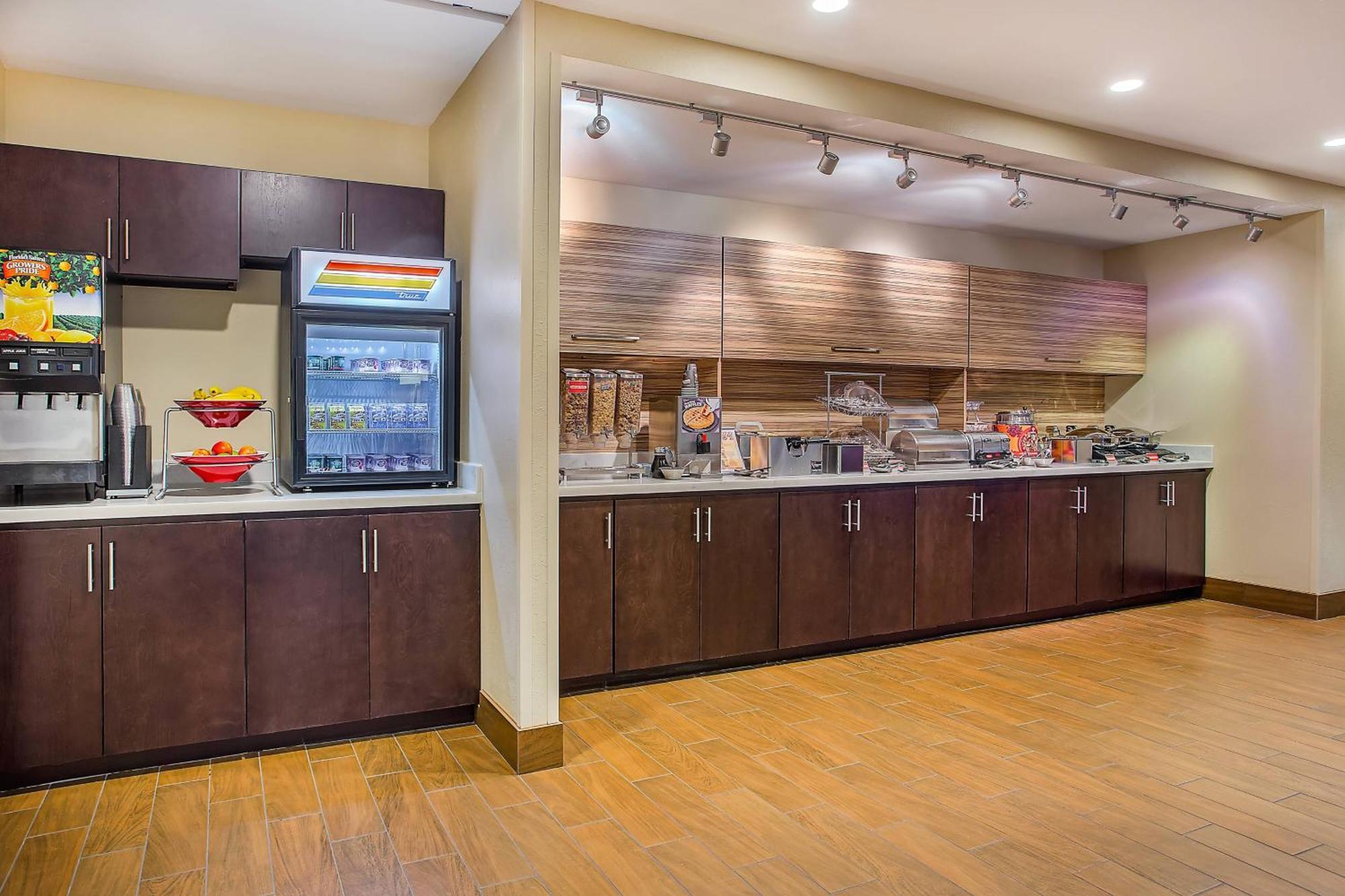 Towneplace Suites By Marriott Кууквил Екстериор снимка