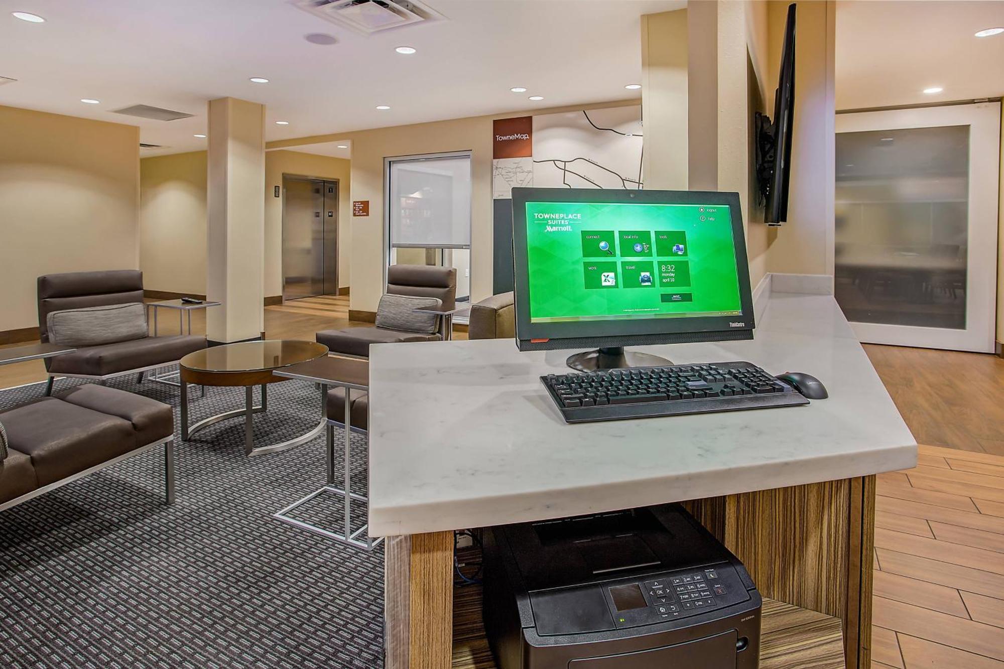 Towneplace Suites By Marriott Кууквил Екстериор снимка