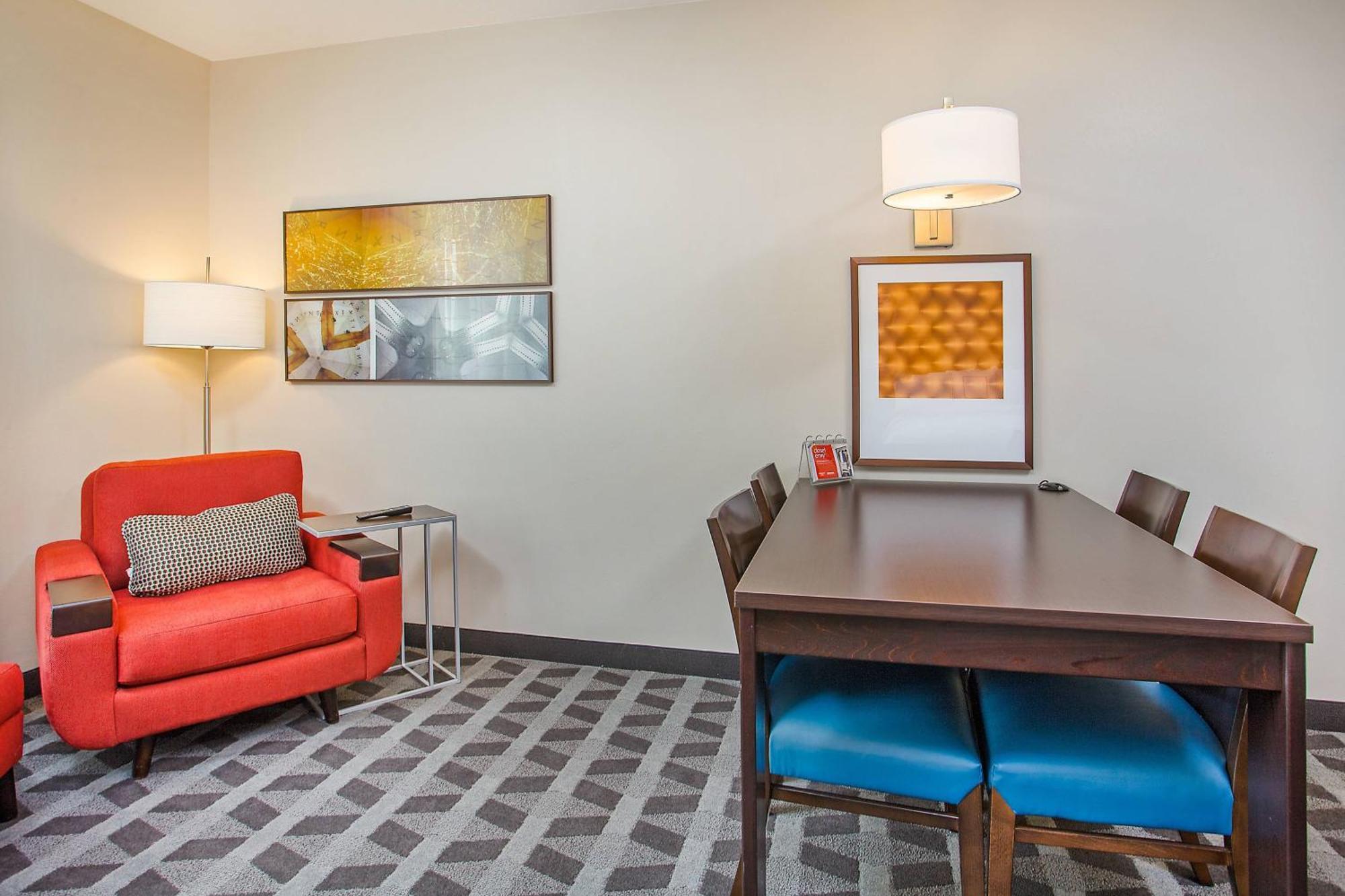 Towneplace Suites By Marriott Кууквил Екстериор снимка