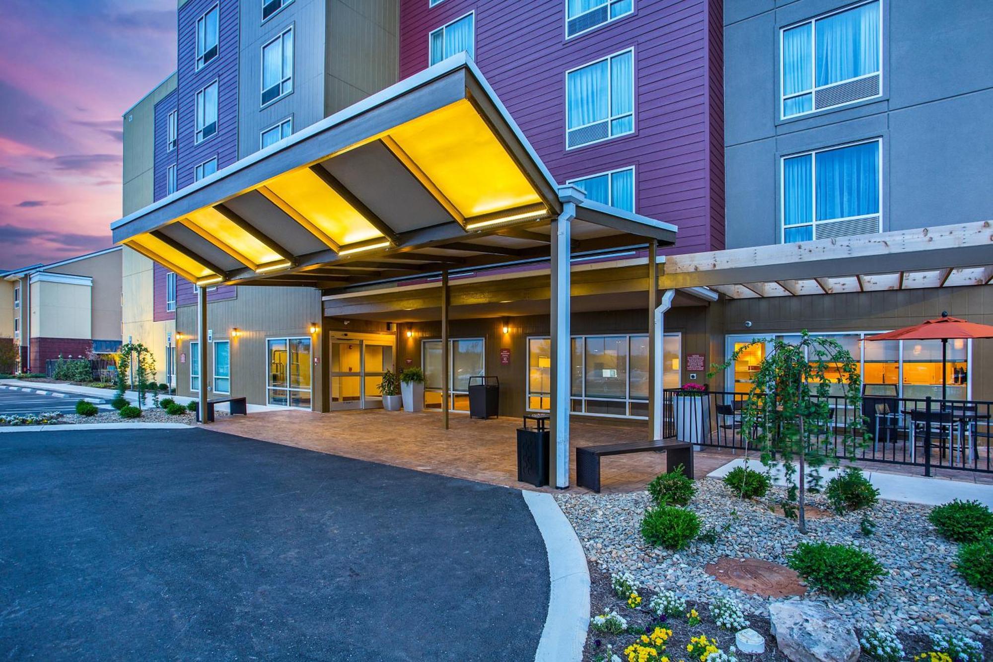 Towneplace Suites By Marriott Кууквил Екстериор снимка
